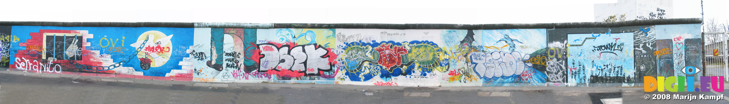 25295-25304 Graffiti on Berlin wall
